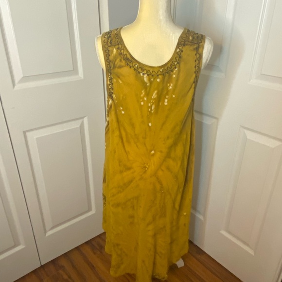 Beach Dress in browns, gold, cream and black. - Picture 6 of 8